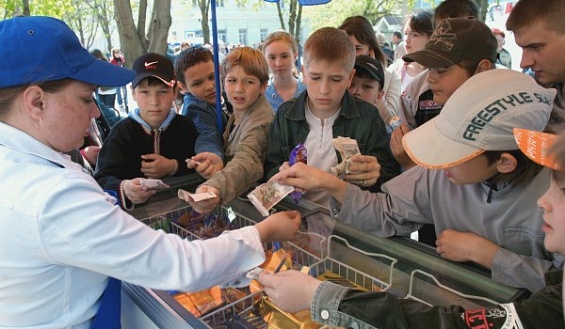 	 Право торговать мороженым и лимонадами с тележек в парках Москвы разыграют на аукционах 15 мая
